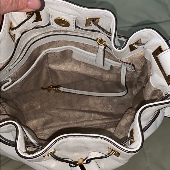 Beautiful New White Michael Kors Purse - Picture 4 of 5